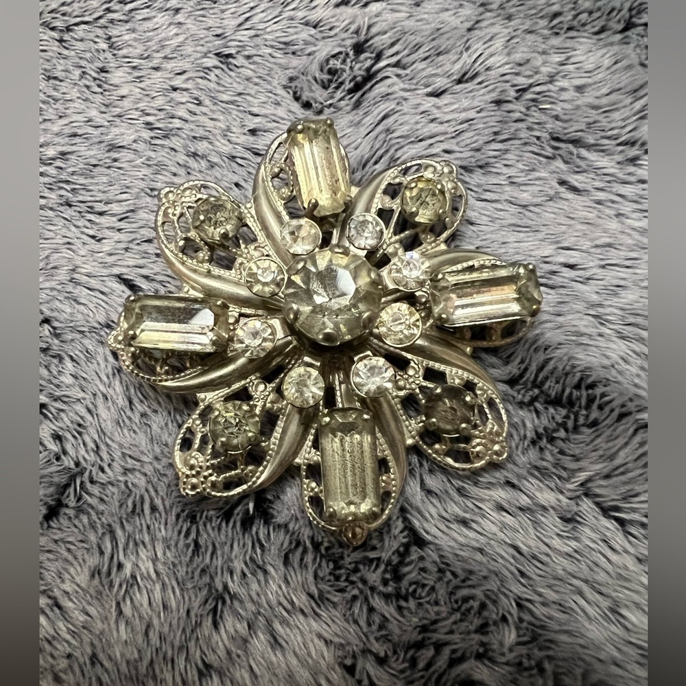 Vintage Rhinestone Filigree Flower Brooch